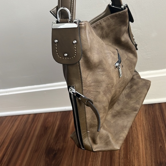 Coco + Carmen Large Tote Bag - Picture 5 of 6